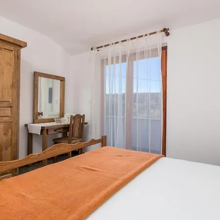 Lovely In Rab With Kitchen Daire *
