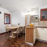 2 Bedroom Beautiful In Rab