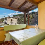 2 Bedroom Beautiful In Rab Διαμέρισμα *