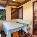 アパート 2 Bedroom Beautiful In Rab *