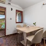 2 Bedroom Beautiful In Rab