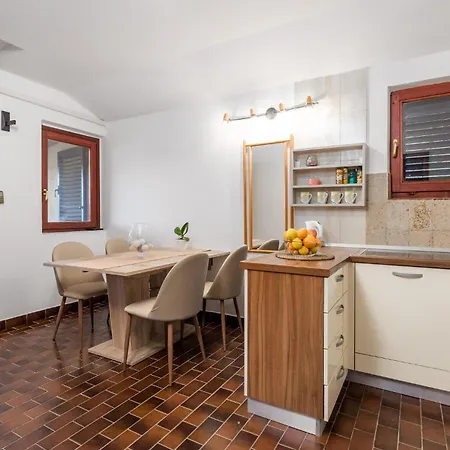 2 Bedroom Beautiful In Rab