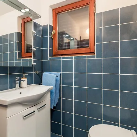 2 Bedroom Beautiful In Rab Apartmán