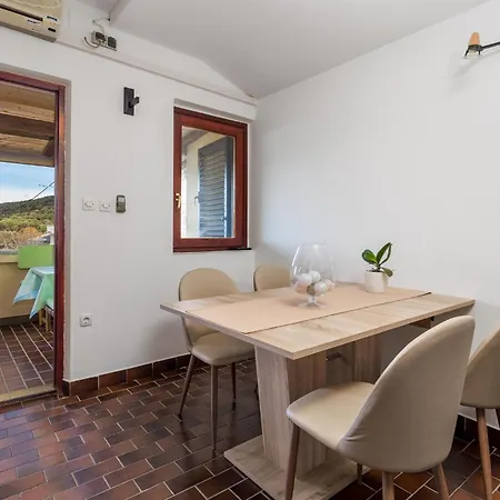 2 Bedroom Beautiful In Rab